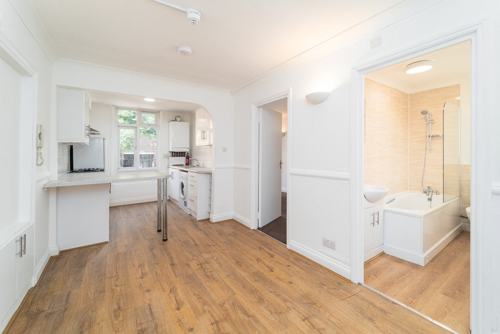 Flat Seven Sisters Road in Greater London
