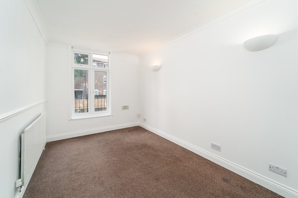 Flat Seven Sisters Road in Greater London
