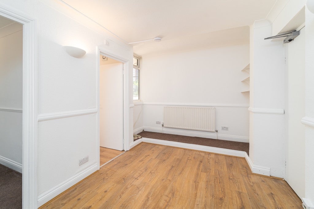 Flat Seven Sisters Road in Greater London