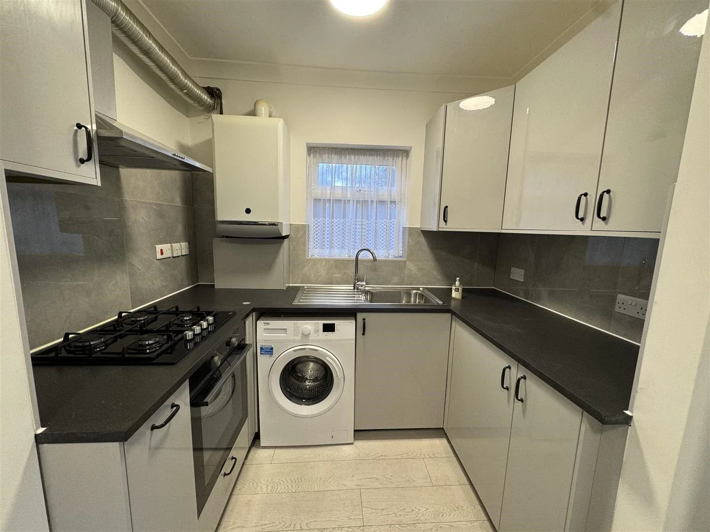 Flat Hampton Road in Greater London