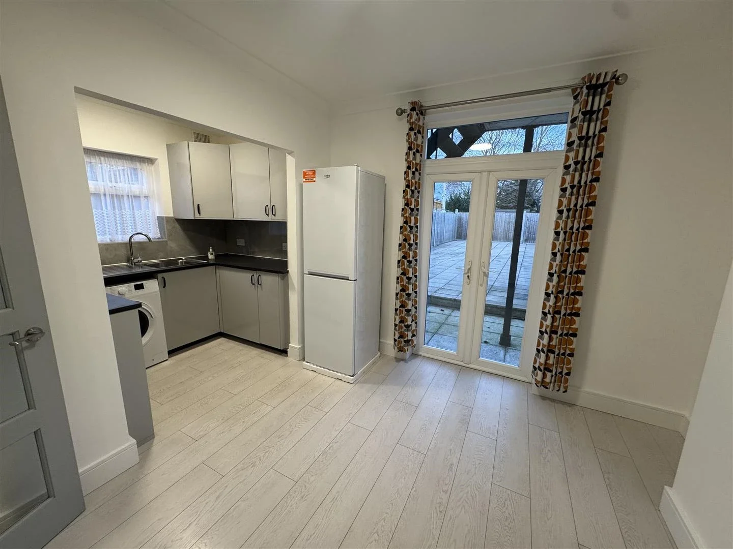Flat Hampton Road in Greater London