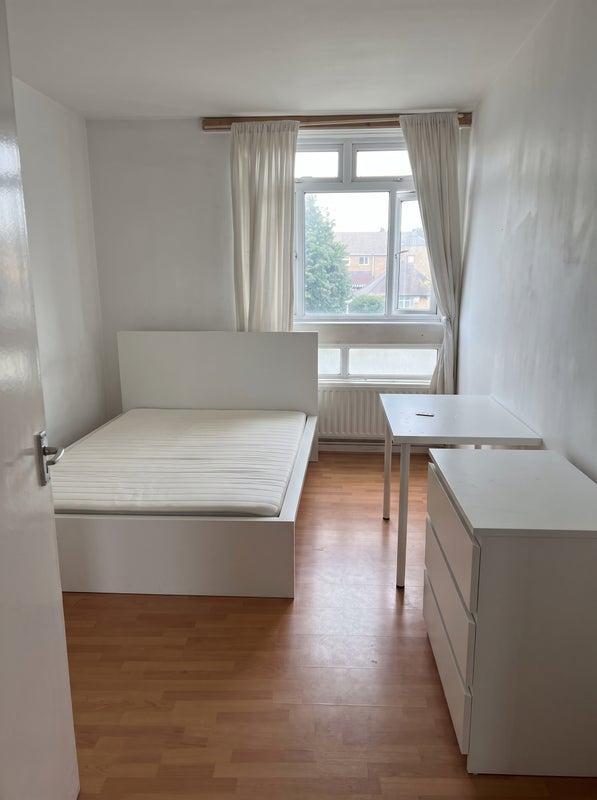 Room Hassard Street in Greater London