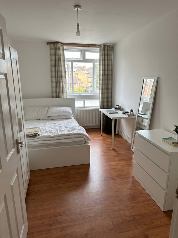 Room Hassard Street in Greater London