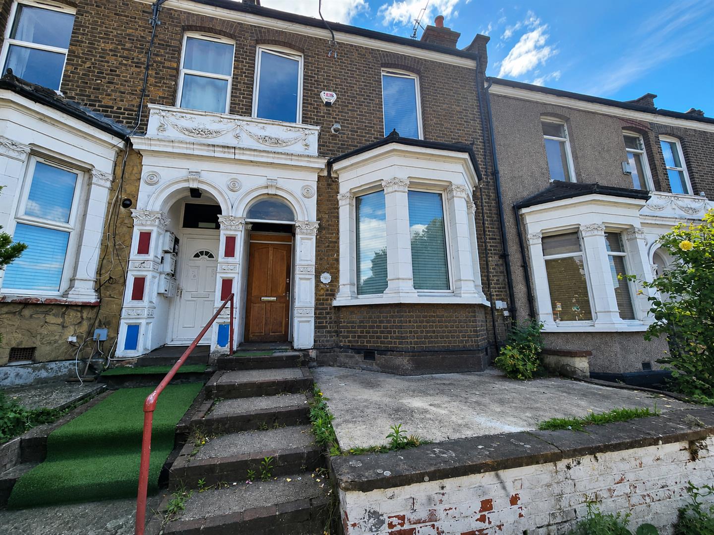 Flat Plumstead High Street in Greater London