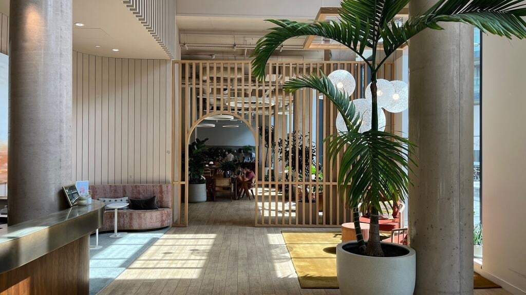 Flat Crossharbour Plaza in Greater London