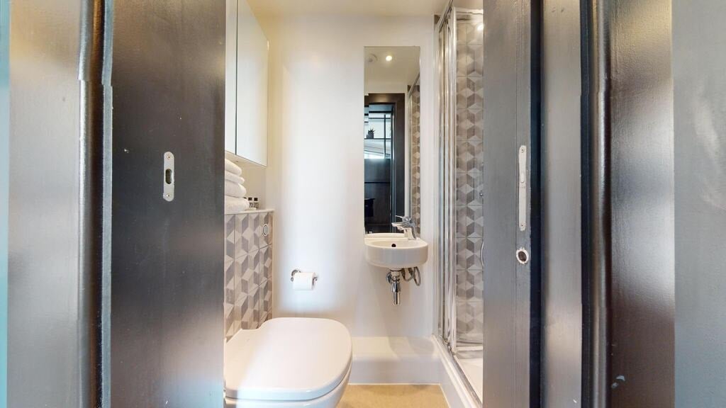 Flat Crossharbour Plaza in Greater London