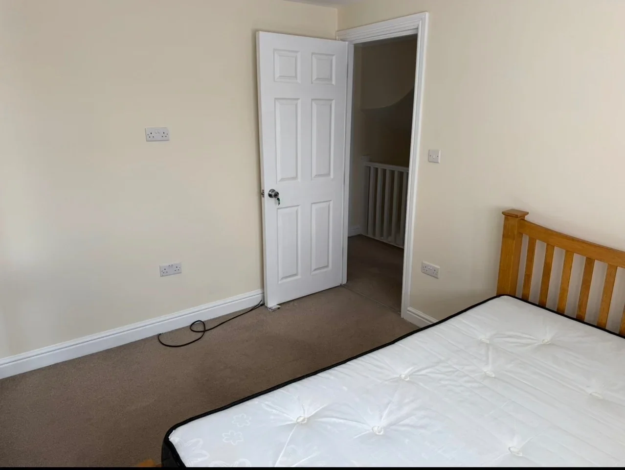 Room Elmwood Road in Slough