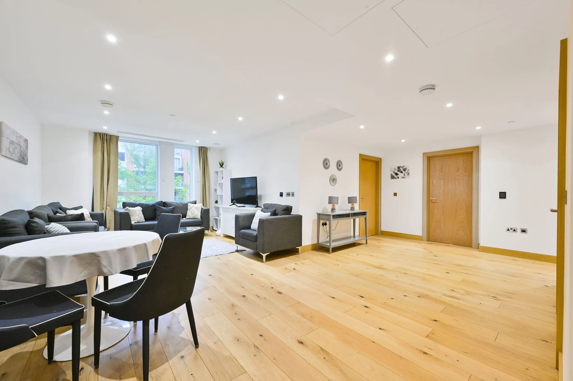 Flat Hermitage Street in City of Westminster