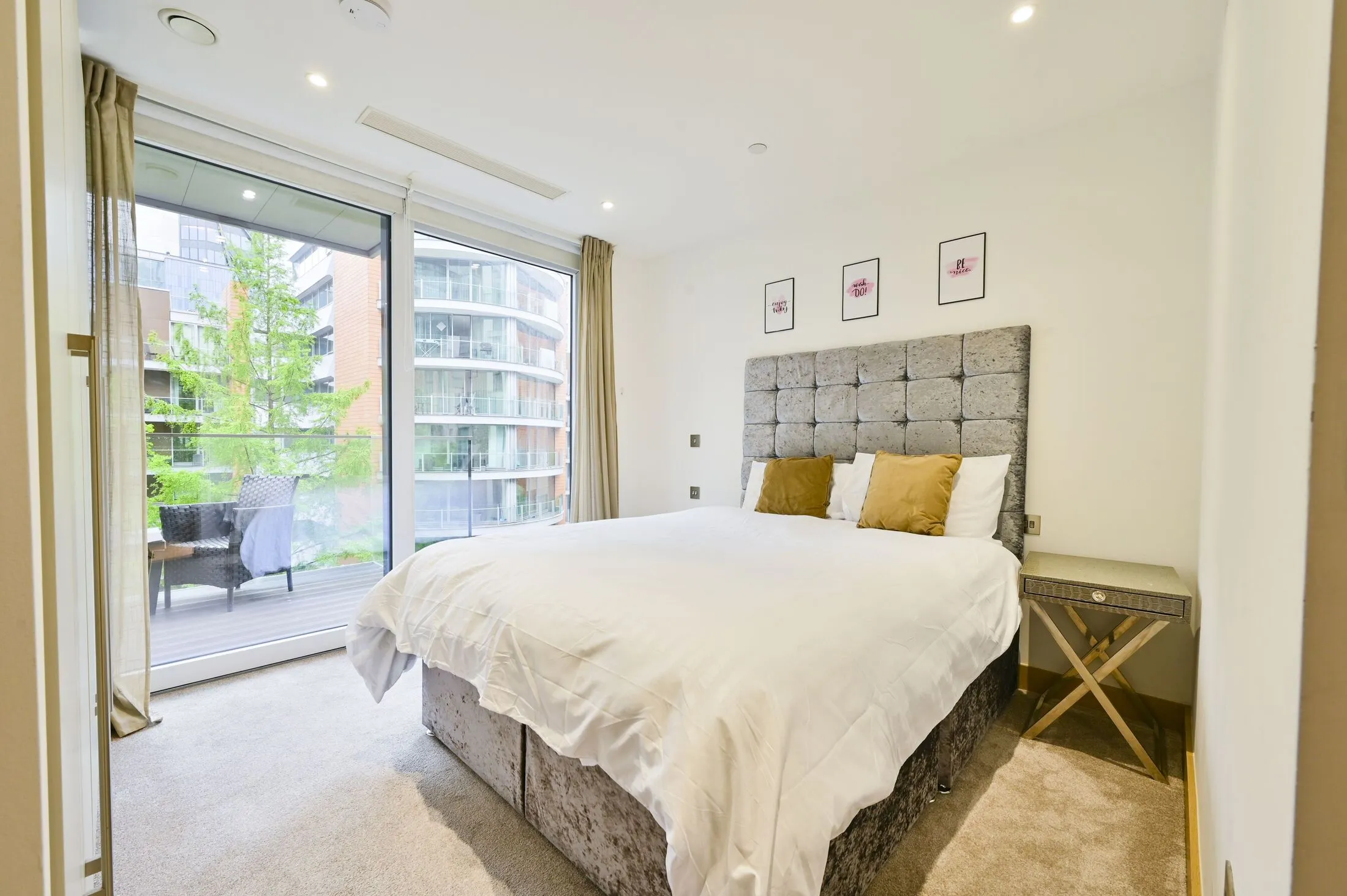Flat Hermitage Street in City of Westminster