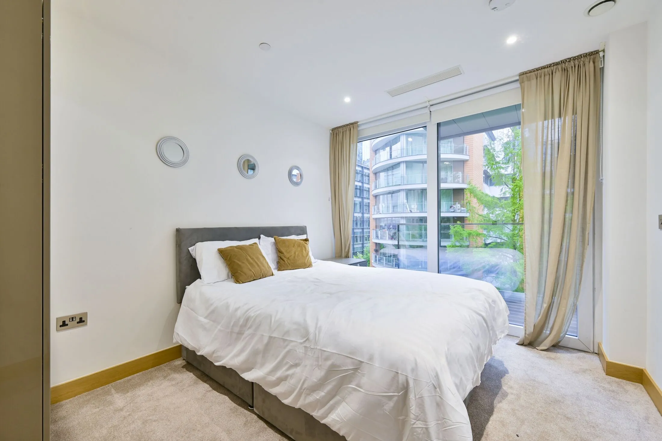 Flat Hermitage Street in City of Westminster