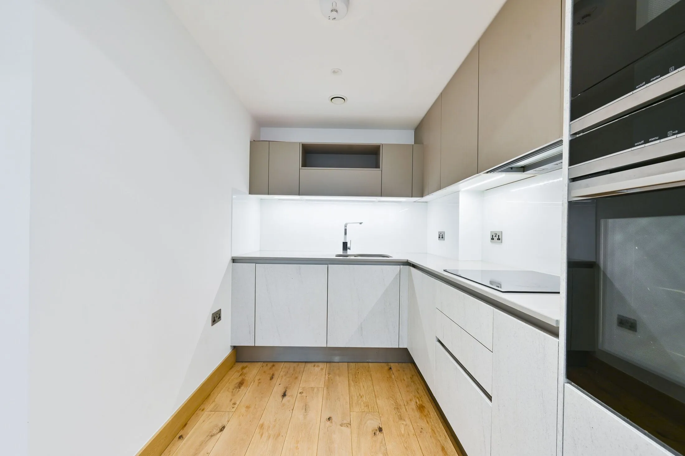 Flat Hermitage Street in City of Westminster