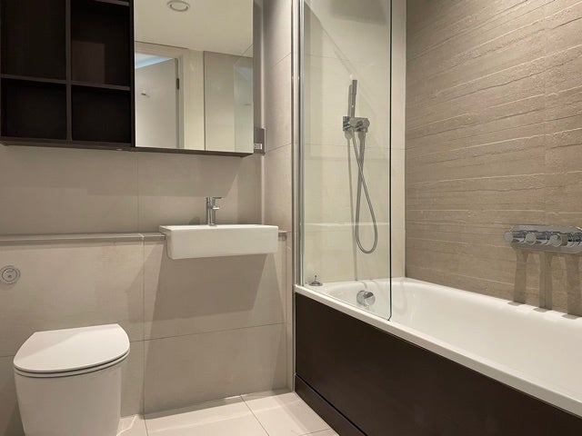Flat Moulding Lane in Greater London