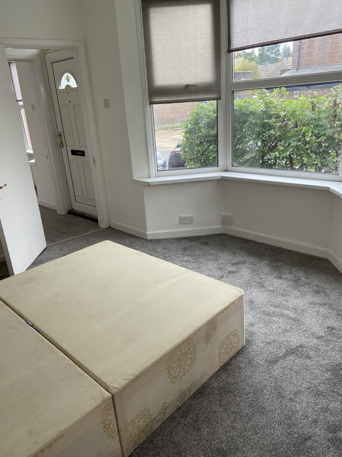 Room Butlin Road in Luton