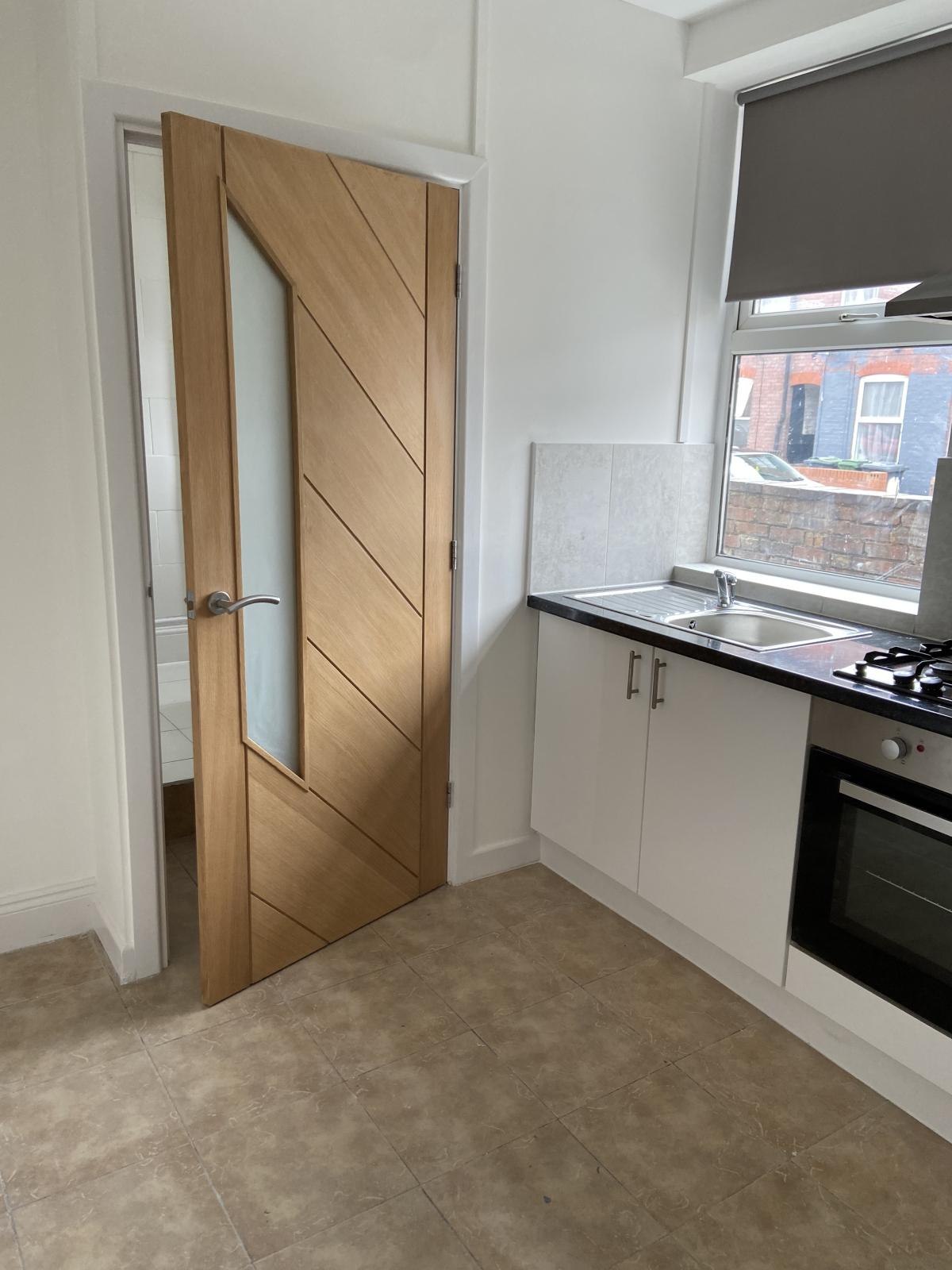 Room Butlin Road in Luton