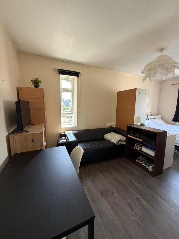 Room Mintern Street in Greater London