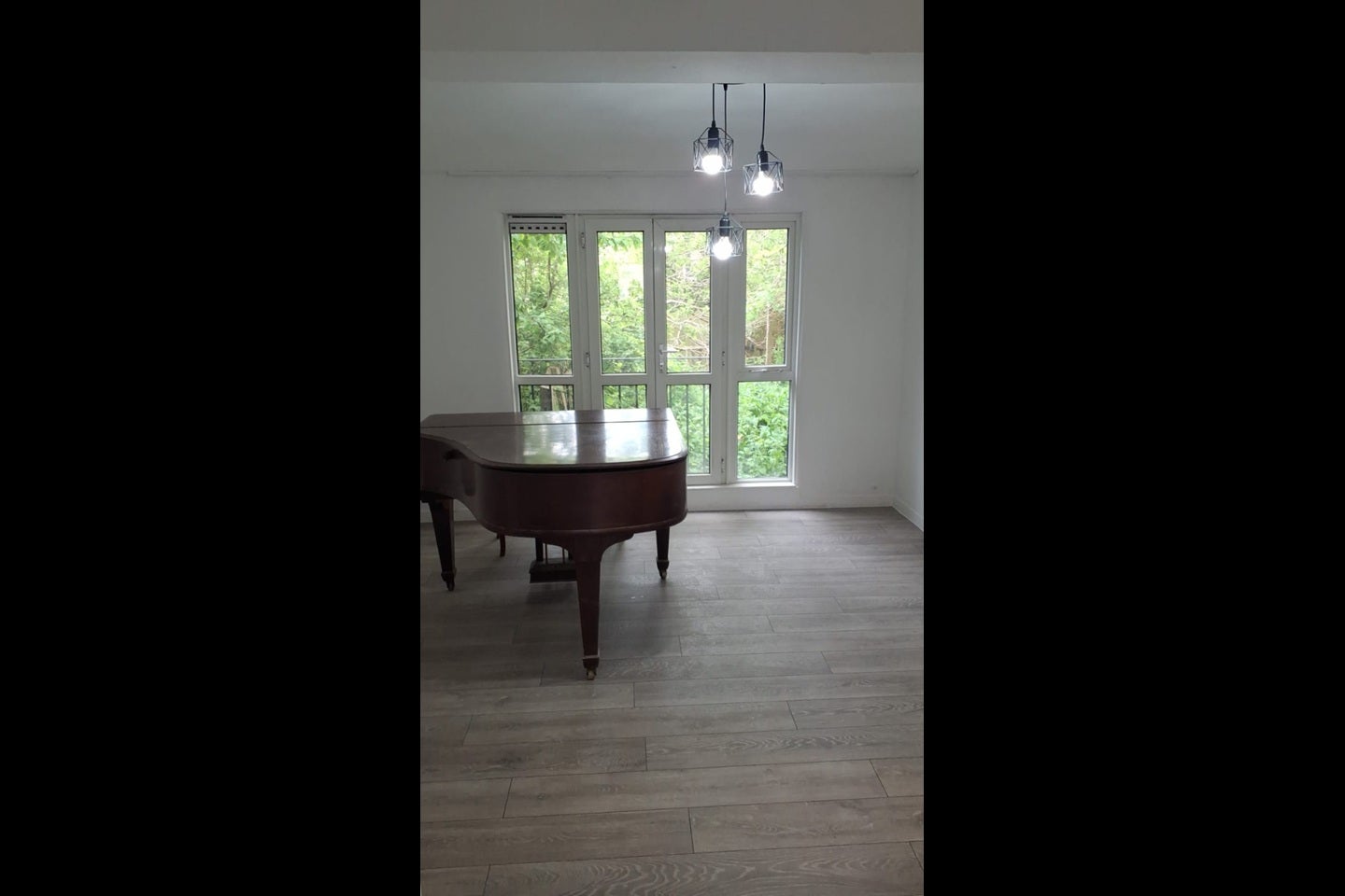 Flat Asplins Road in Greater London