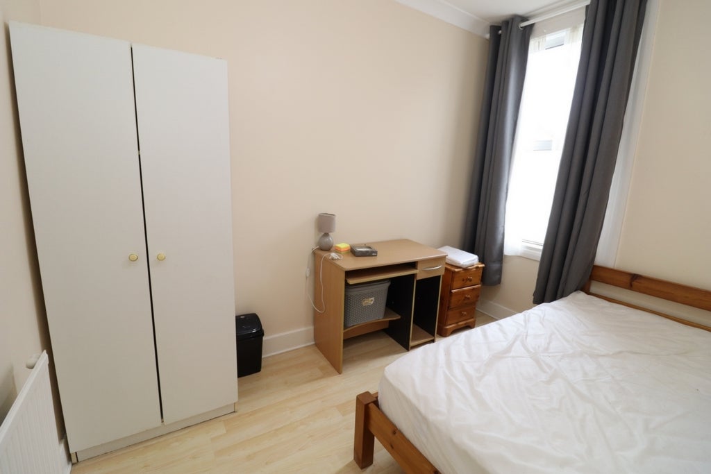 Room Globe Road in Greater London