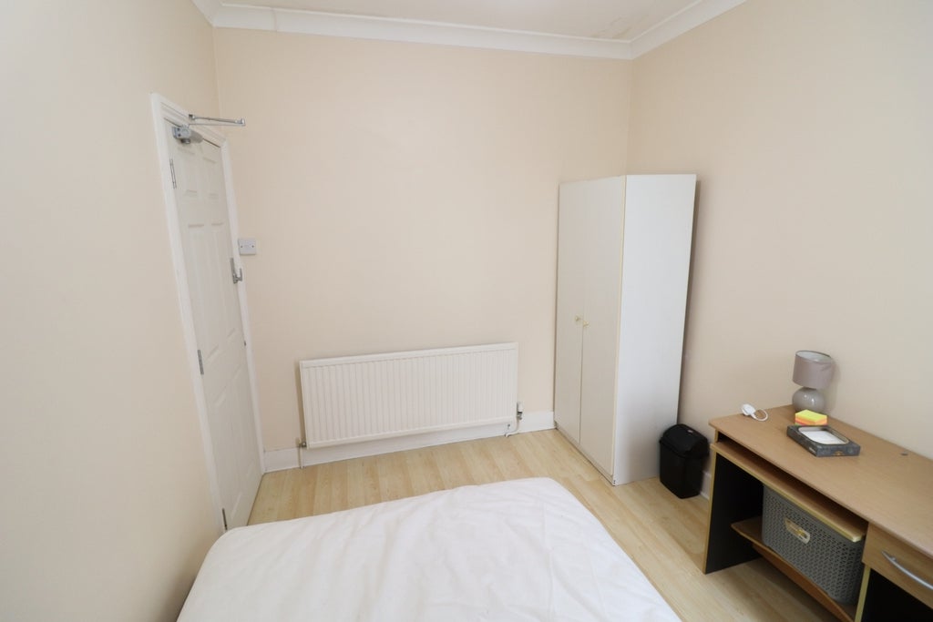 Room Globe Road in Greater London