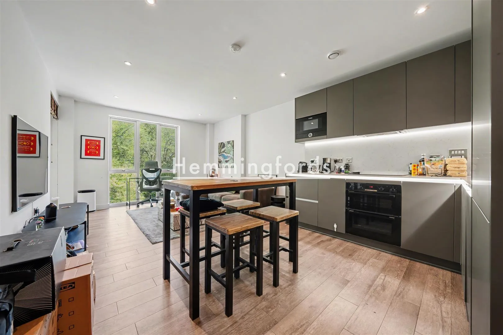 Flat Bevenden Street in Greater London