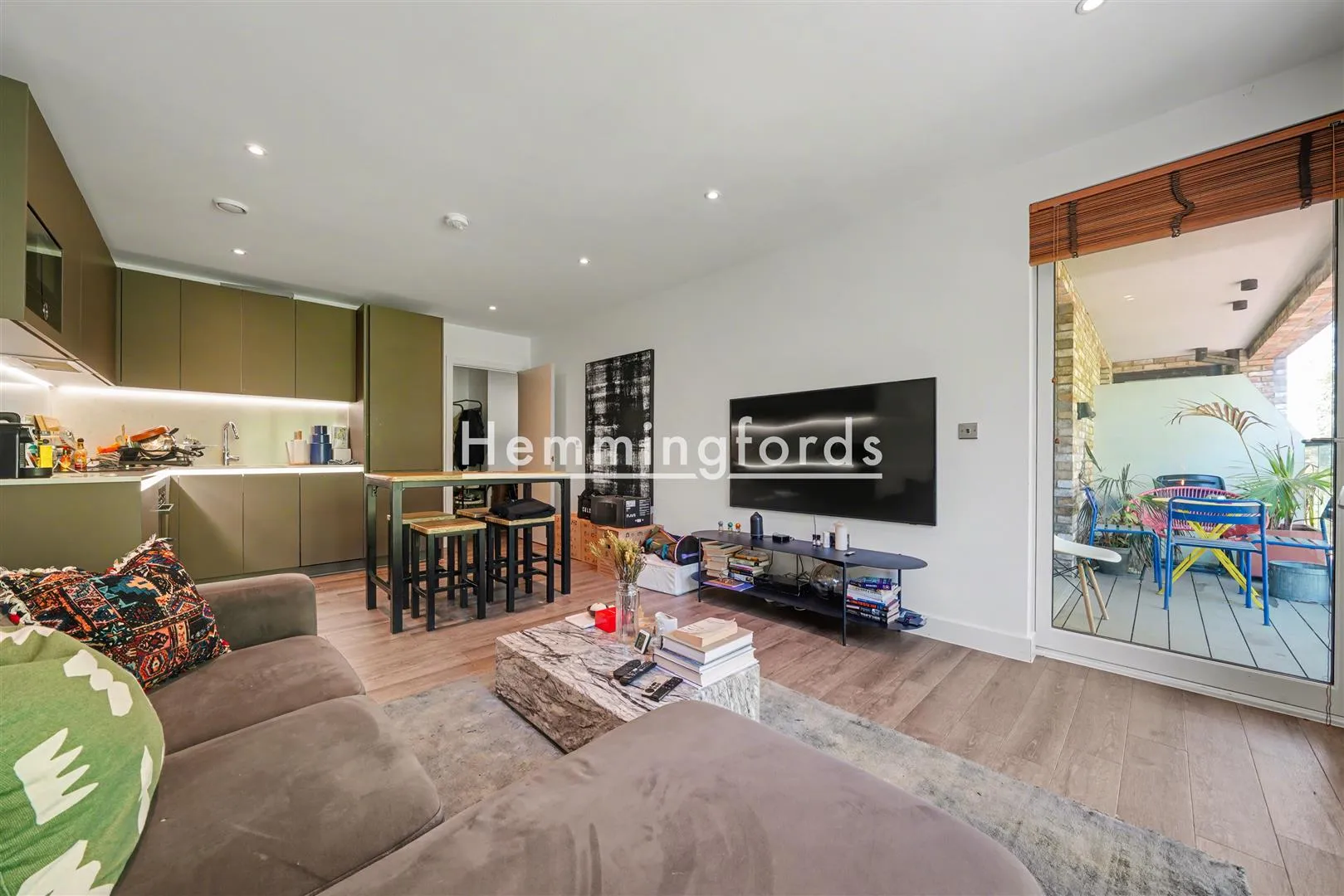 Flat Bevenden Street in Greater London