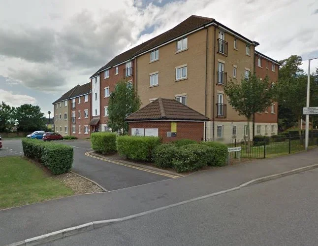 Flat Hevingham Drive in Greater London