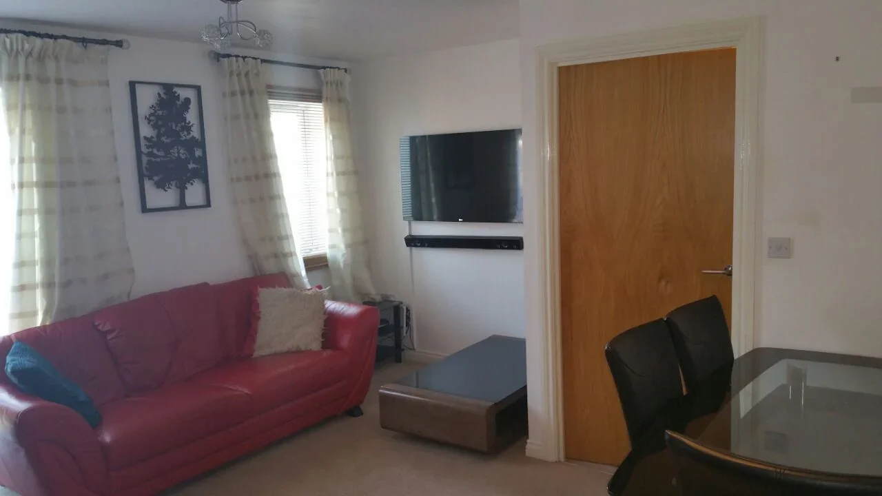 Flat Hevingham Drive in Greater London