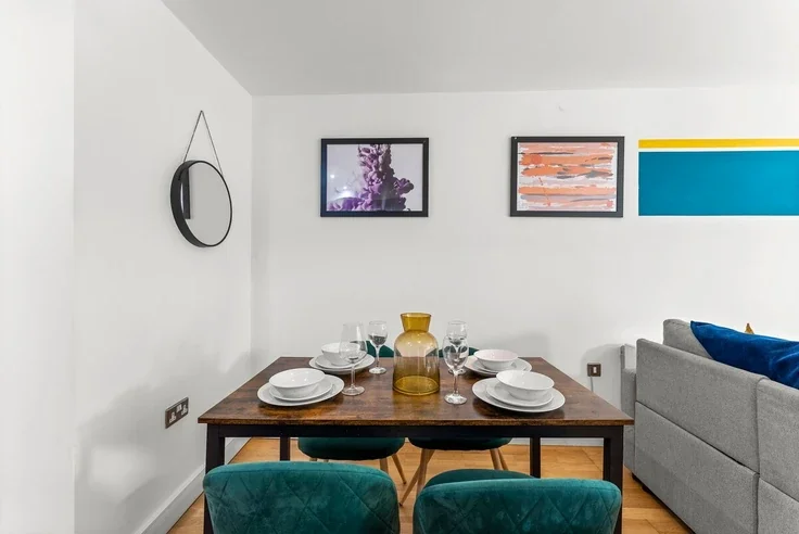 Flat Three Queens Lane in Bristol