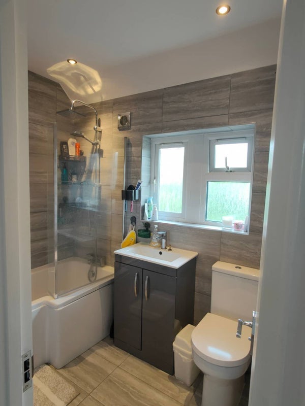 Room Keynsham Road in Greater London