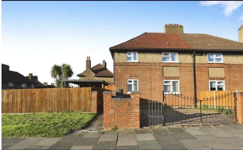 Room Keynsham Road in Greater London