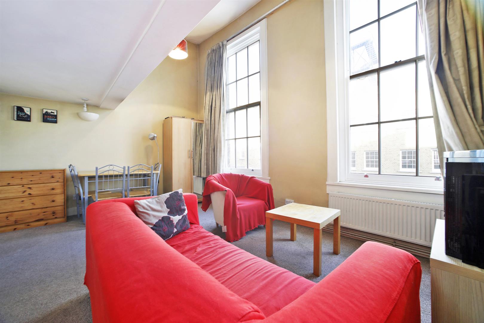 Flat Trinity Street in Greater London