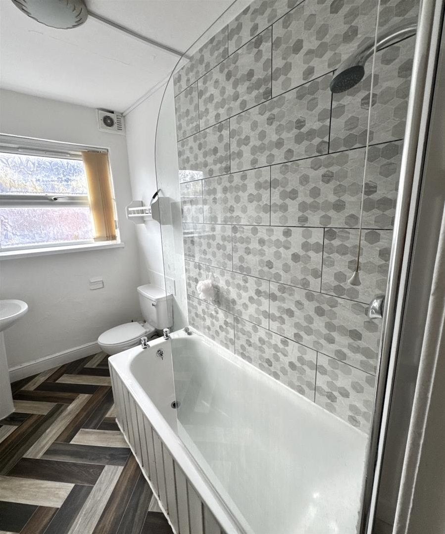 Room Sefton Road in Birmingham