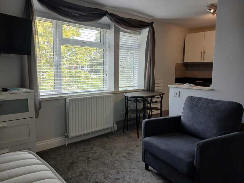 Room Collins Avenue in Bristol