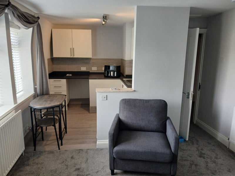 Room Collins Avenue in Bristol