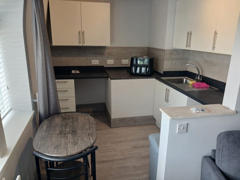 Room Collins Avenue in Bristol