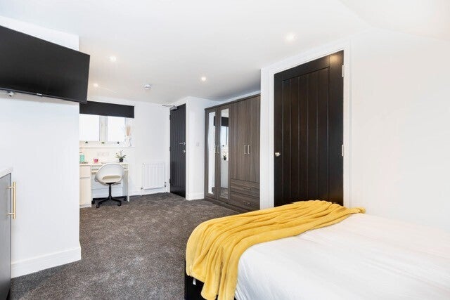Room Southampton Road in Eastleigh