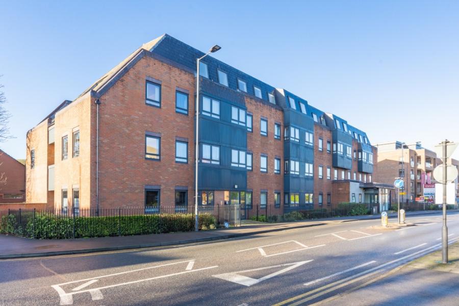Flat Eastcote Road in Greater London