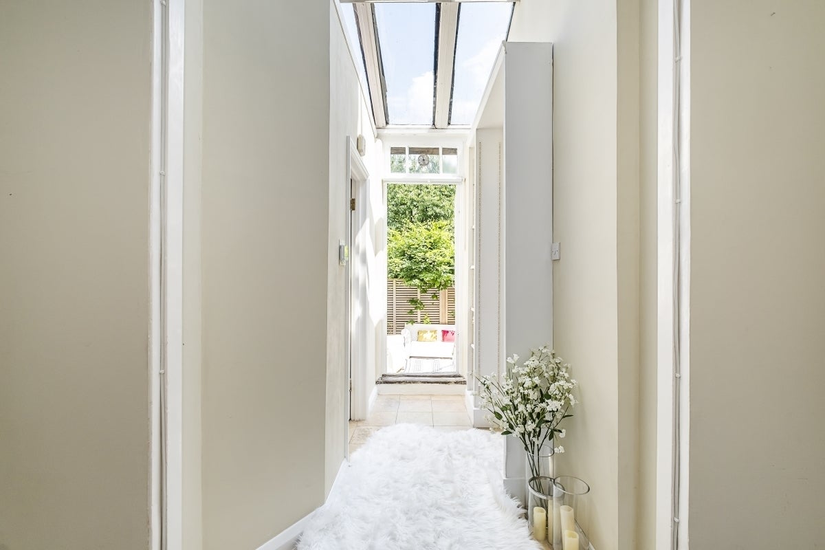 Flat Macaulay Road in Greater London