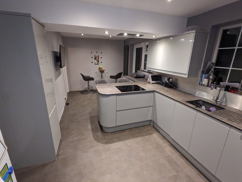 Room Worcester Road in Crawley
