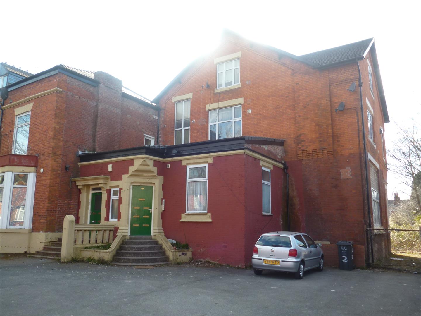 Flat Birch Lane in Manchester