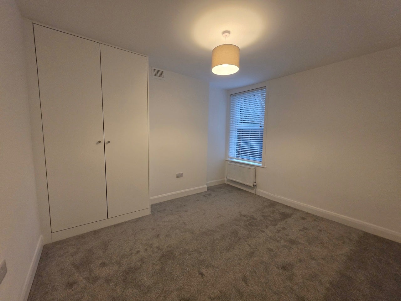 Flat Bushey Hill Road in Greater London