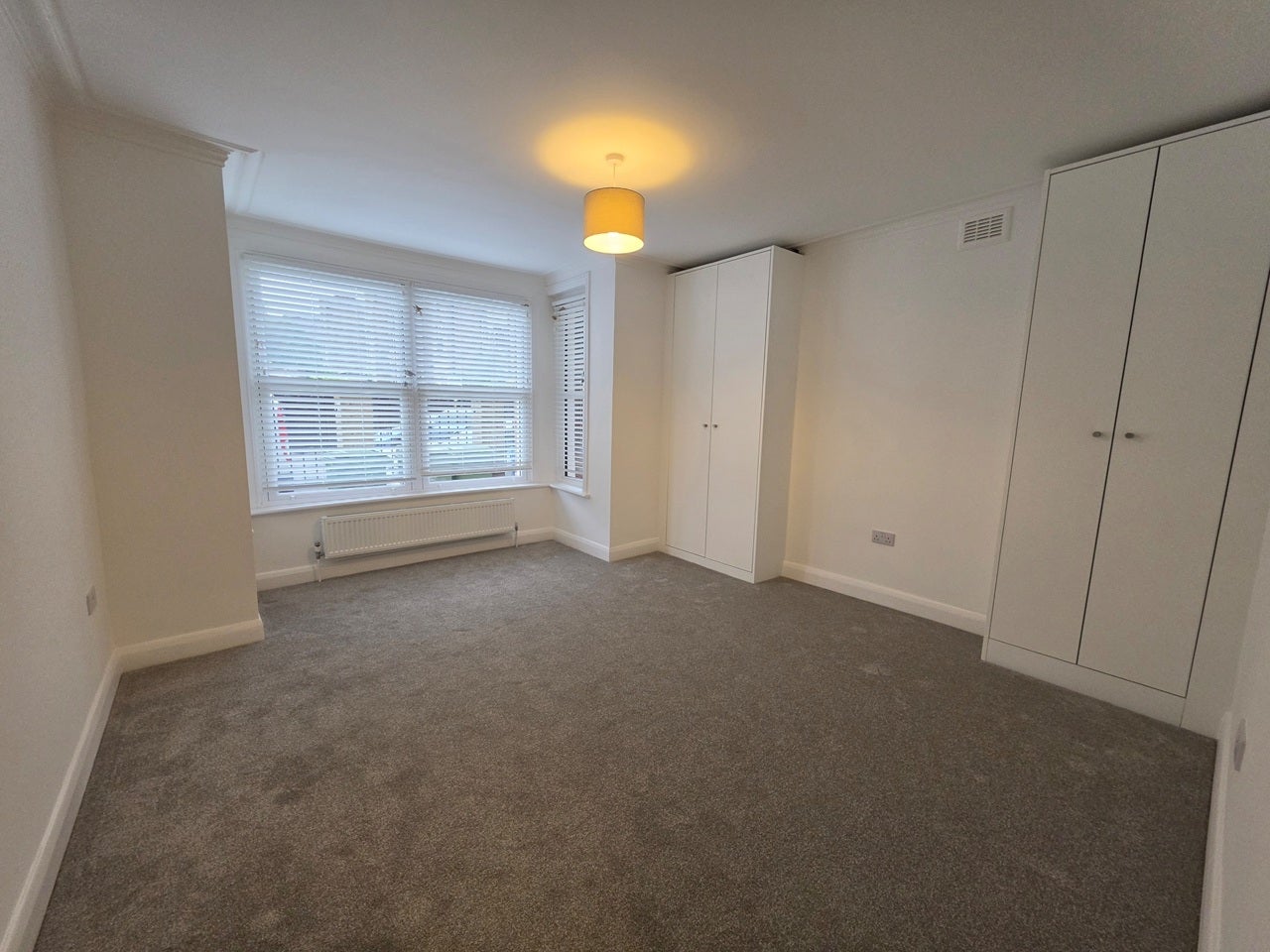 Flat Bushey Hill Road in Greater London
