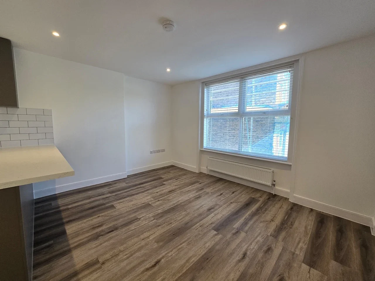 Flat Bushey Hill Road in Greater London