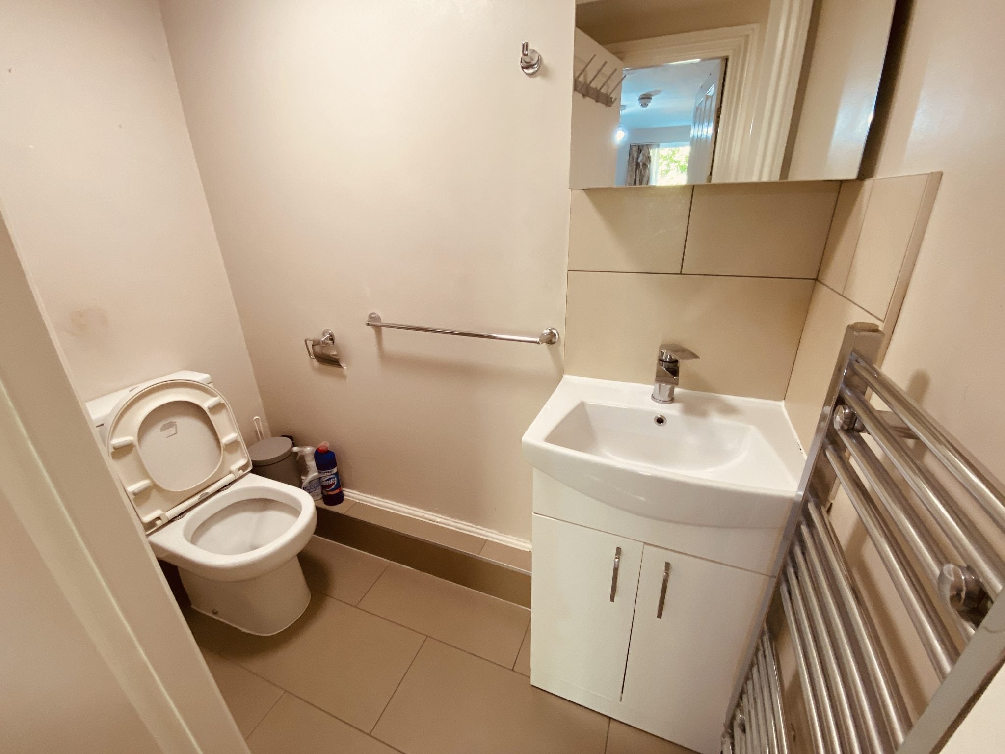 Flat Barnsbury Road in Greater London