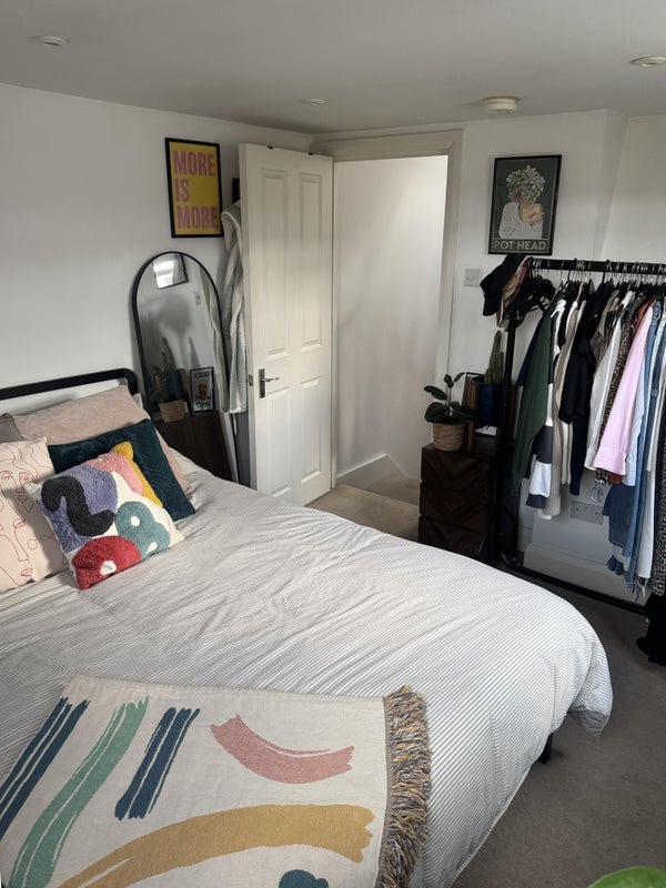 Room Merton Road in Greater London