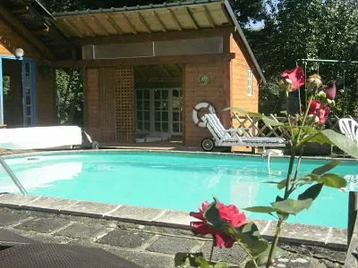 Maison Place des Tilleuls à Rochefort-Montagne