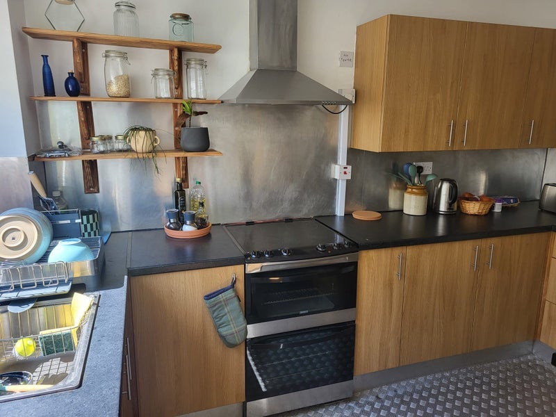 Room Haldon Close in Bristol