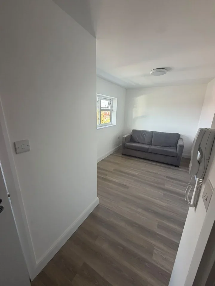 Flat Manor Way in Hertsmere