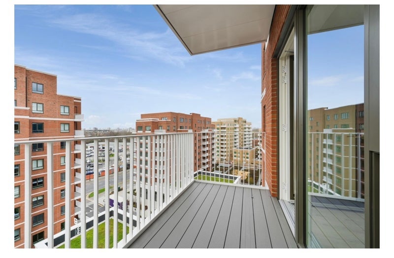 Flat Nathan Way in Greater London