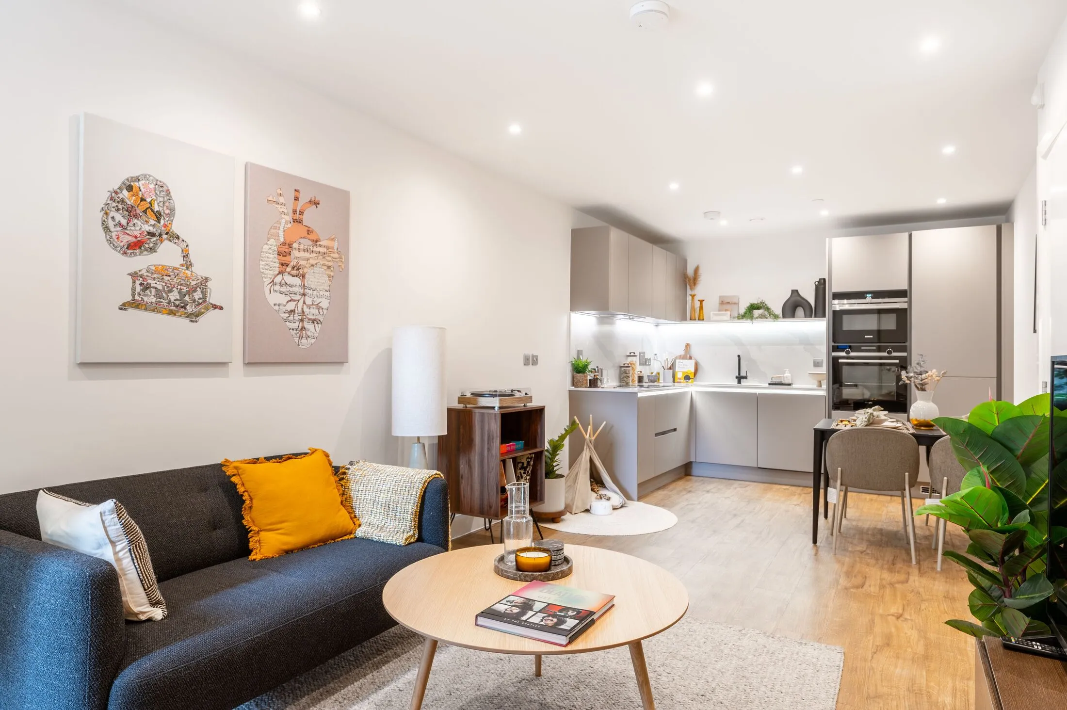 Flat Wrottesley Road in Greater London