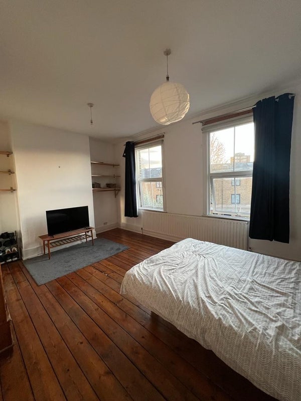Room Wayland Avenue in Greater London